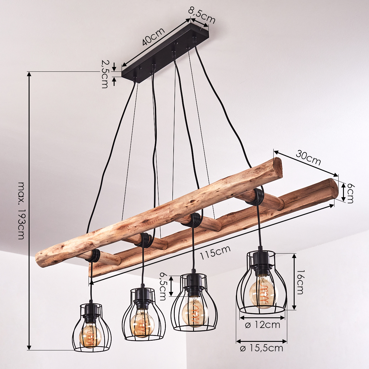 Hängelampe mit Holzstamm und vier Glühbirnen in Drahtkörben.