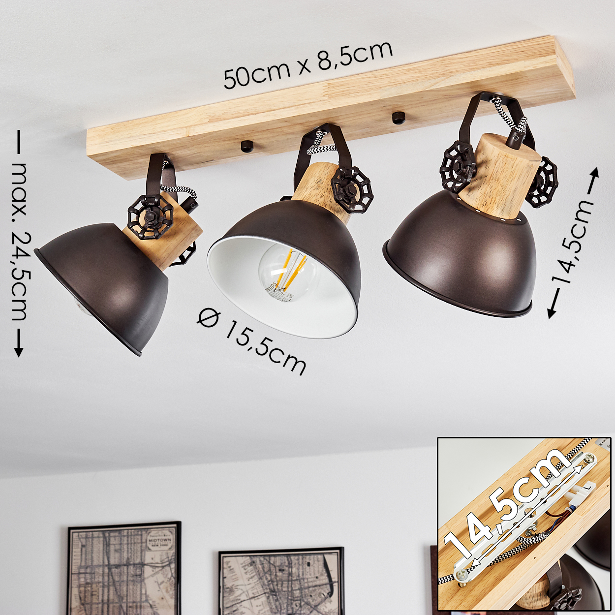 Holz Deckenleuchte mit drei braunen Lampenschirmen und sichtbaren Glühbirnen.
