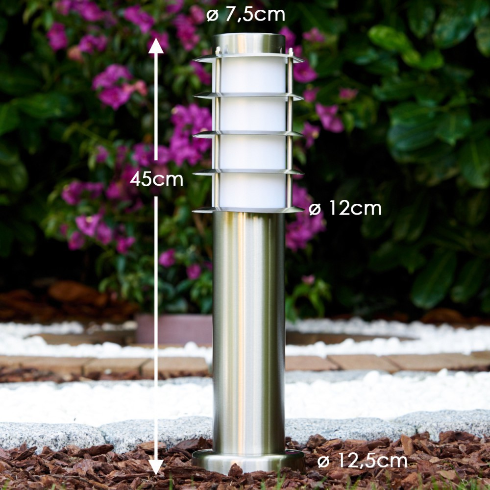 Edelstahl-Gartenleuchte, 45cm hoch, mit wei ßen Lampenschirmen und Maßangaben.