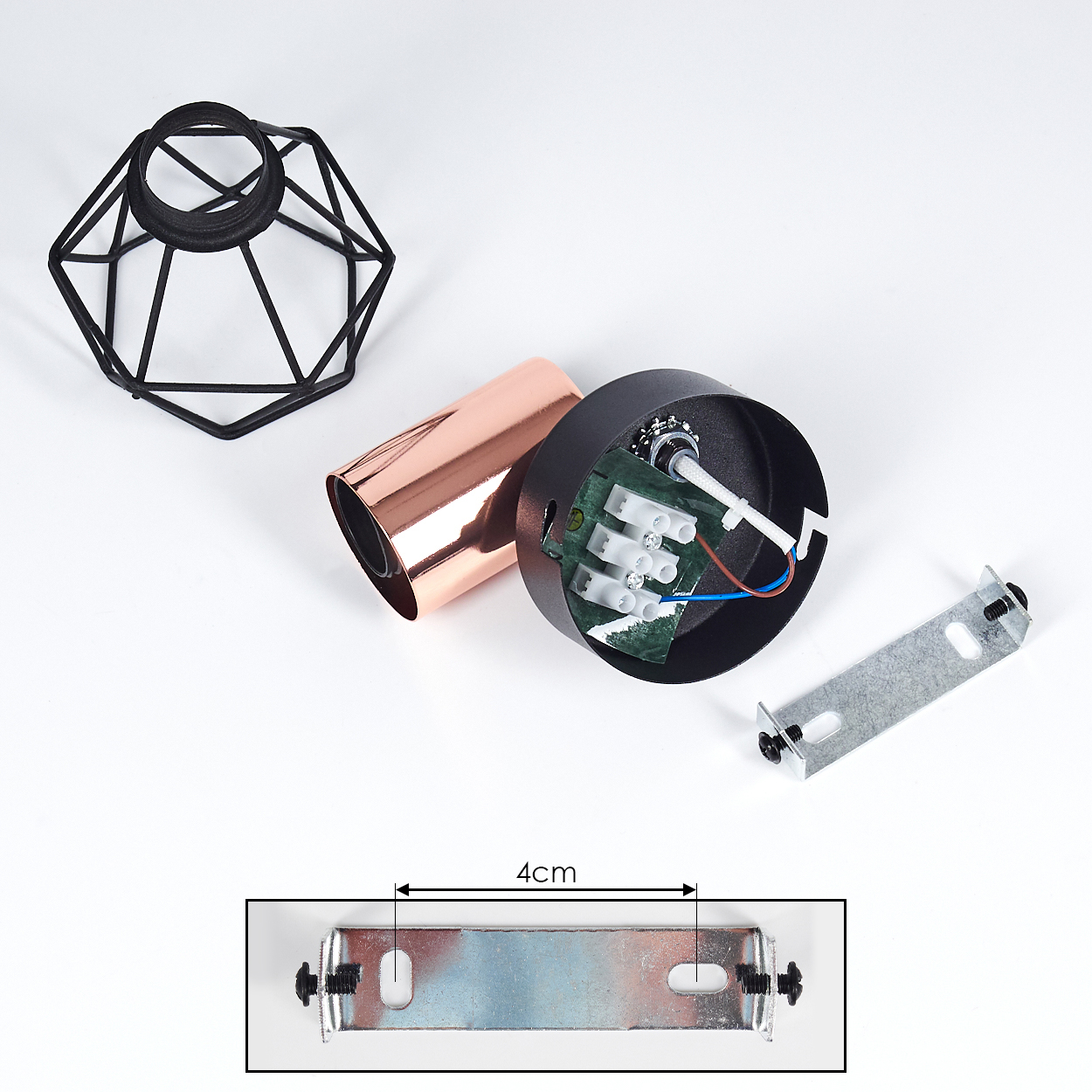 Lampe mit Metallkäfig, Kupferzylinder, schwarzem Baldachin und Montagehalterung.