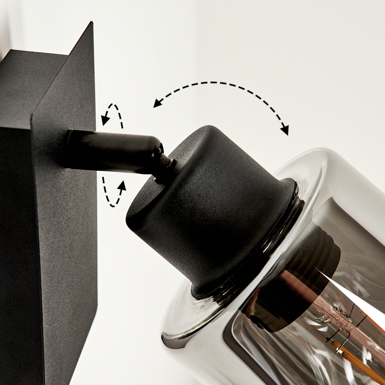 Schwarzer Lampenarm mit Glaszylinder und Glühbirne, verstellbar.