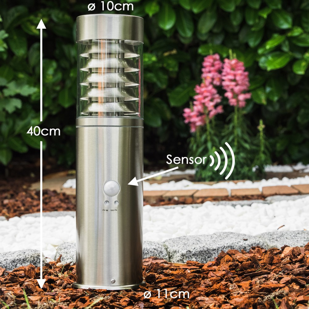 Edelstahl-Gartenleuchte mit Sensor, 40cm hoch, 10cm Durchmesser.