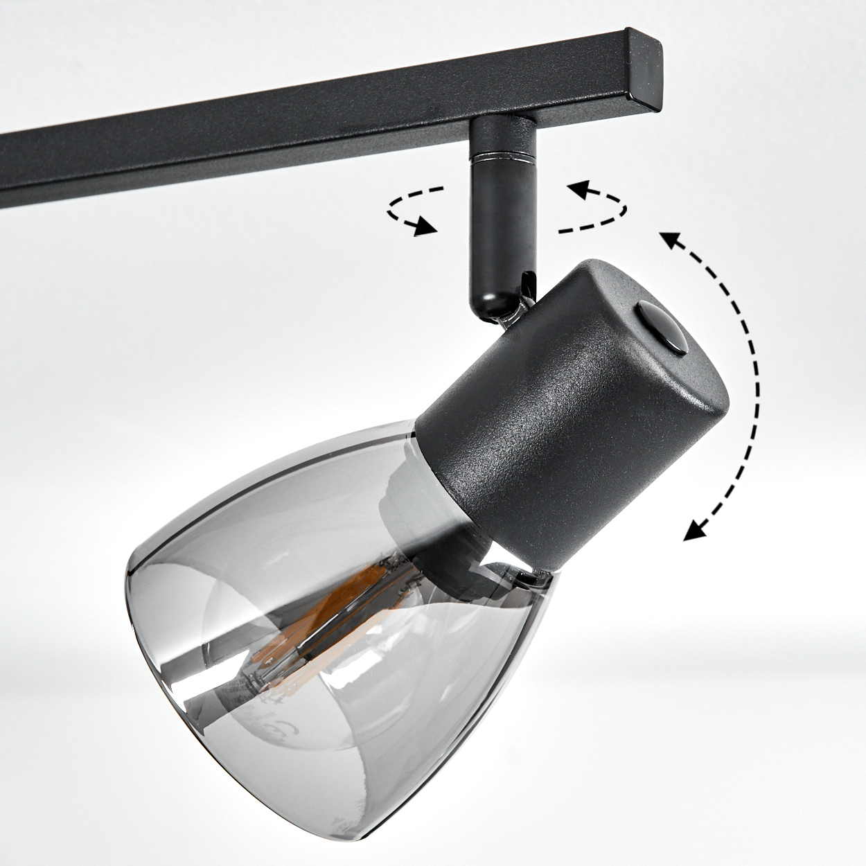 Ein verstellbarer Lampenschirm aus Rauchglas mit sichtbarer Glühbirne.