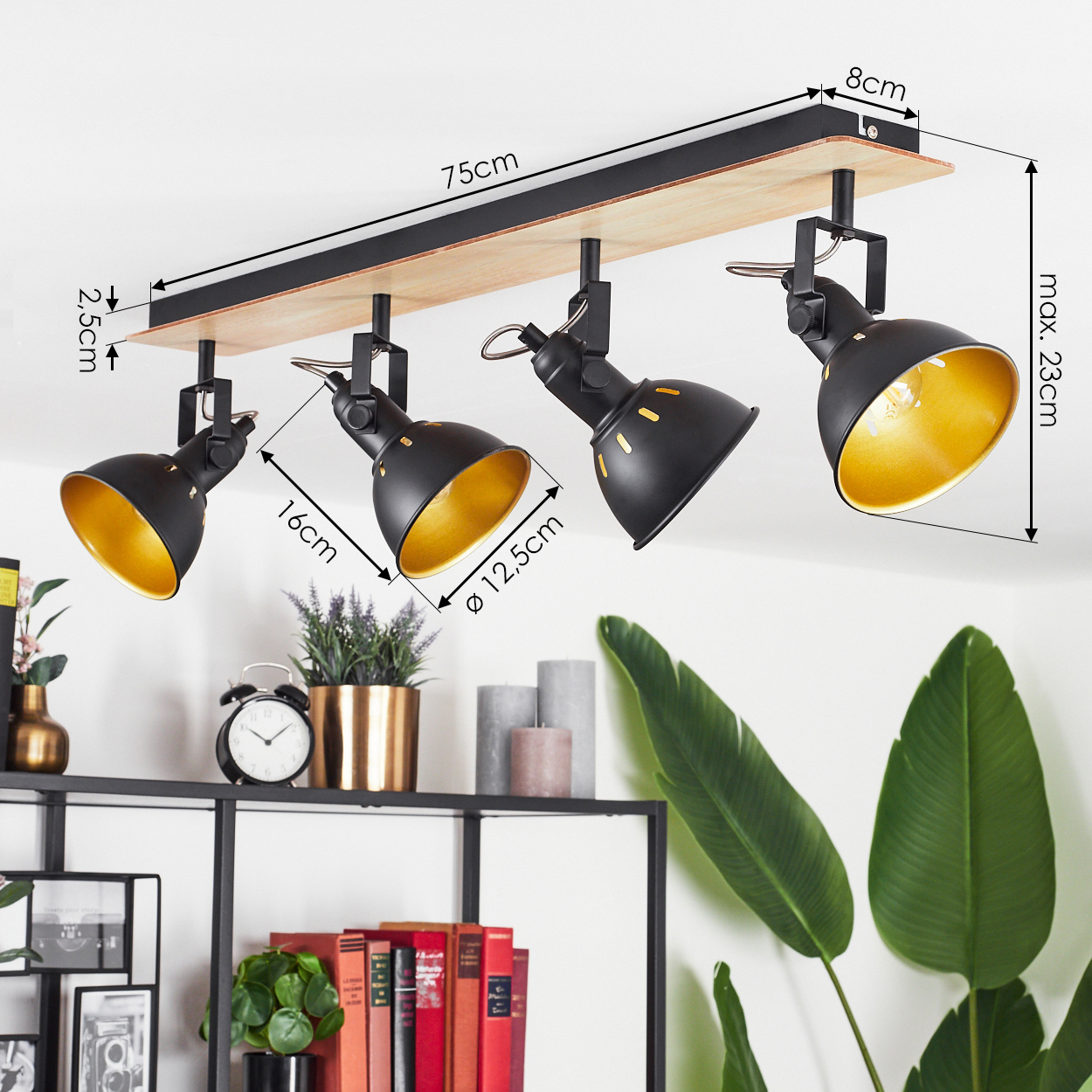 Schwarzer Deckenstrahler mit vier Lampen auf Holzsockel, goldene Innenseiten.
