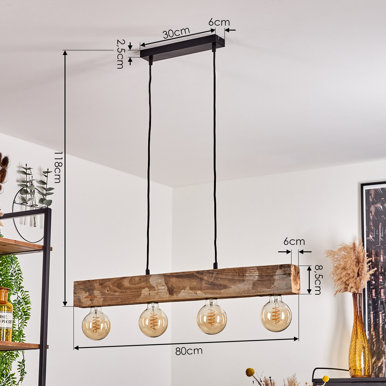 Hängeleuchte mit Holzbalken und vier Glühbirnen, Maße aufgedruckt.