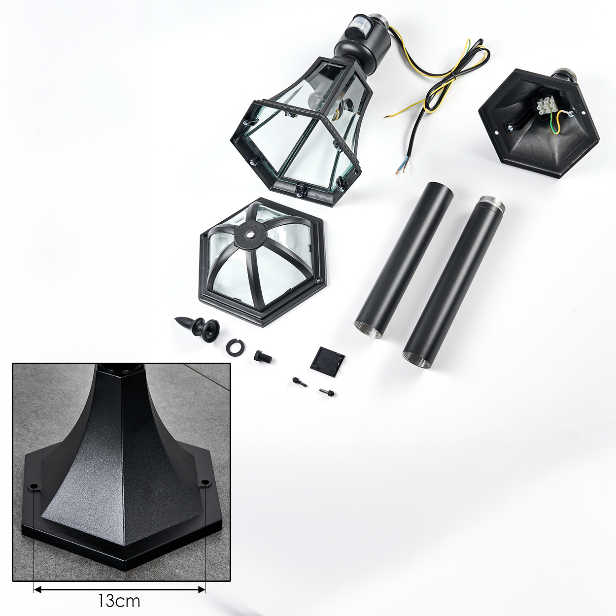 Schwarze Laternenmontage-Teile mit Kabeln und Basis im Detail.