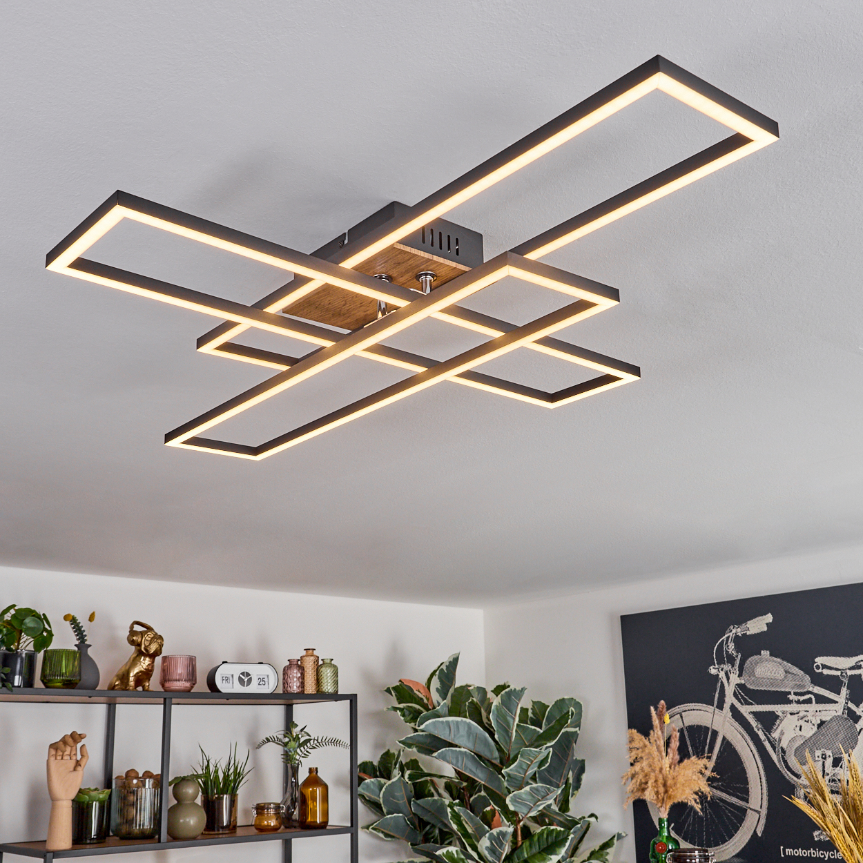Moderne Deckenleuchte mit rechteckigen Metallrahmen und Holzmitte.