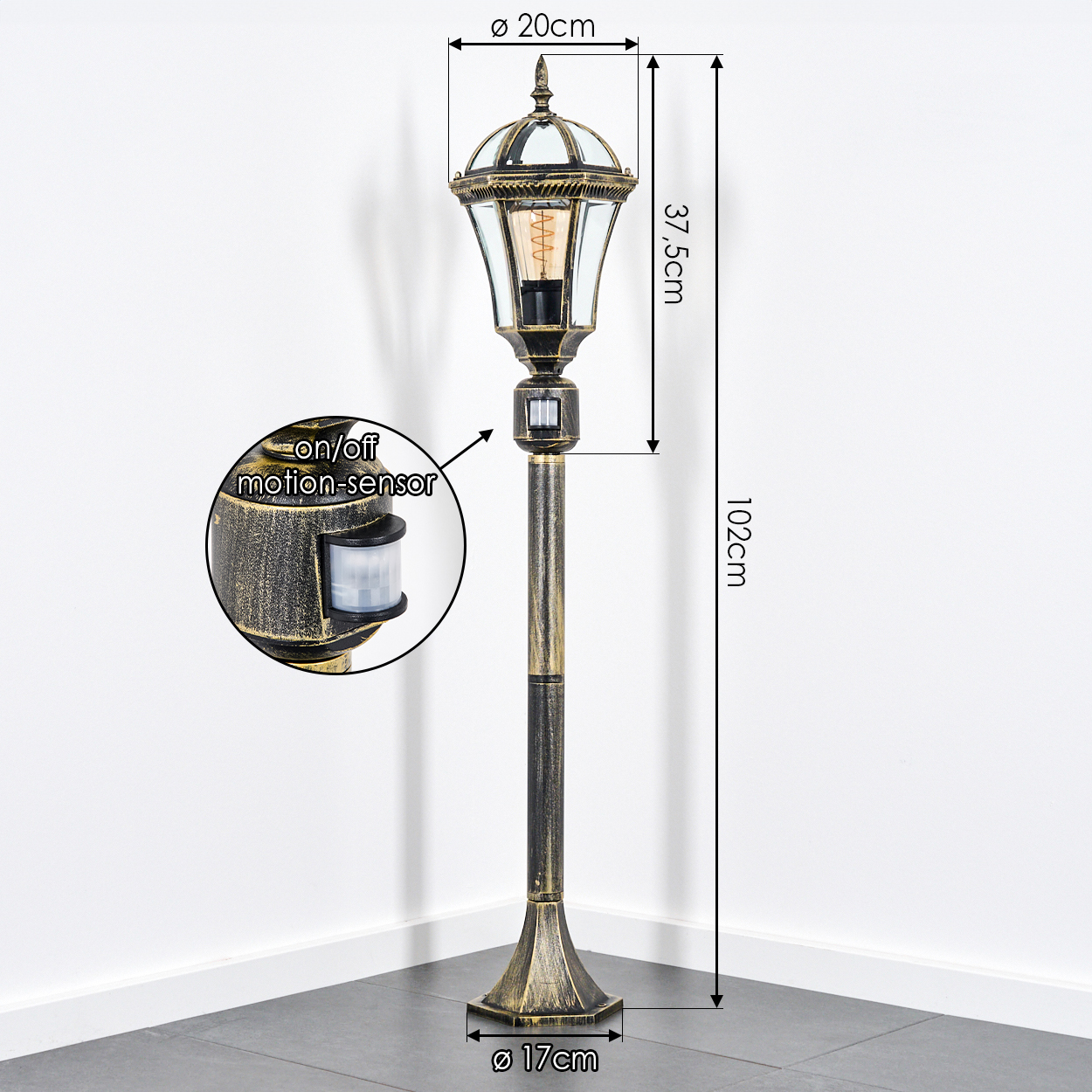 Eine goldene Außenlampe mit Bewegungsmelder, 102cm hoch.