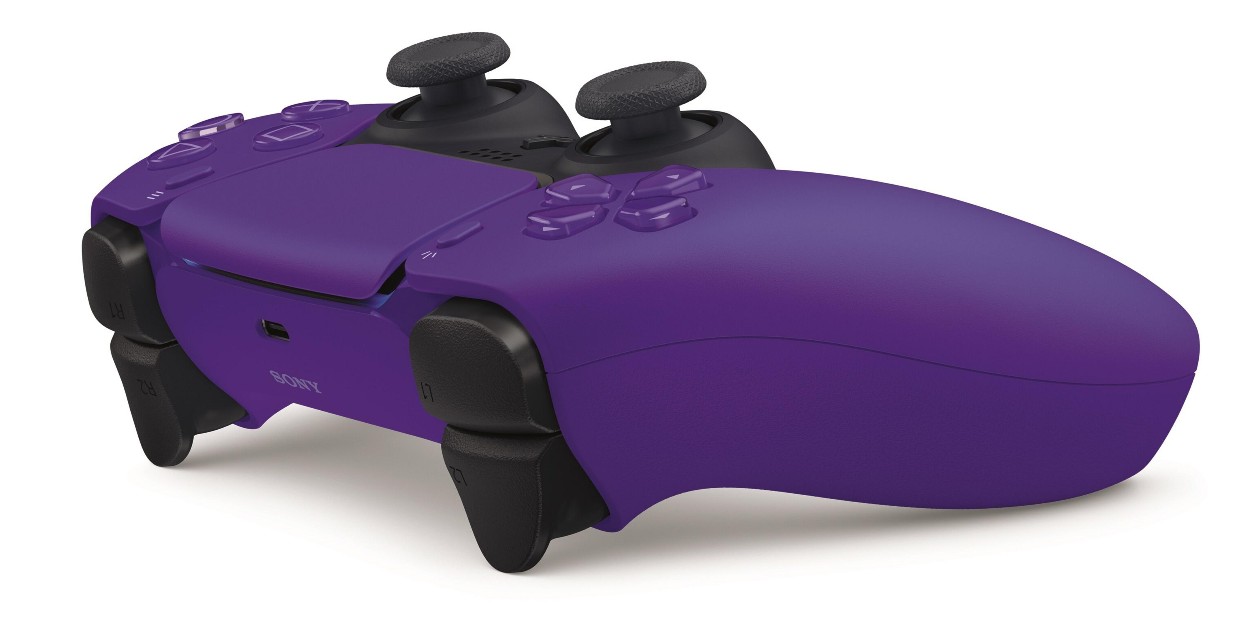 Controller viola con pulsanti e stick neri, su sfondo bianco.