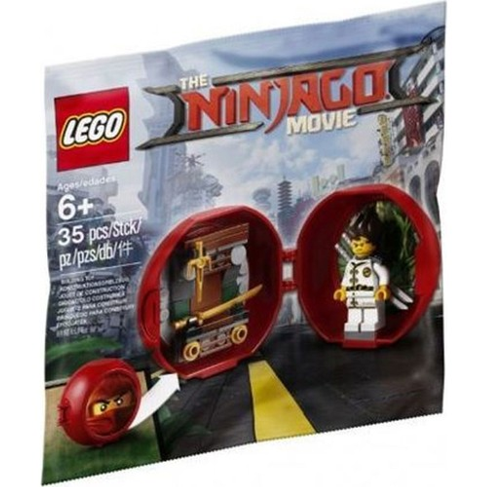 Kırmızı küre şeklinde kap, minifigür ve aksesuarlar içeren LEGO Ninjago Movie seti.
