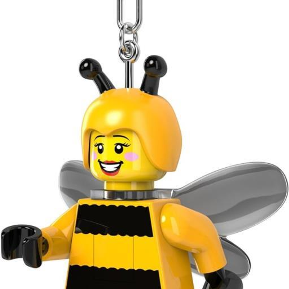 Siyah çizgili ve kanatlı sarı Lego arı zincirden sarkıyor.