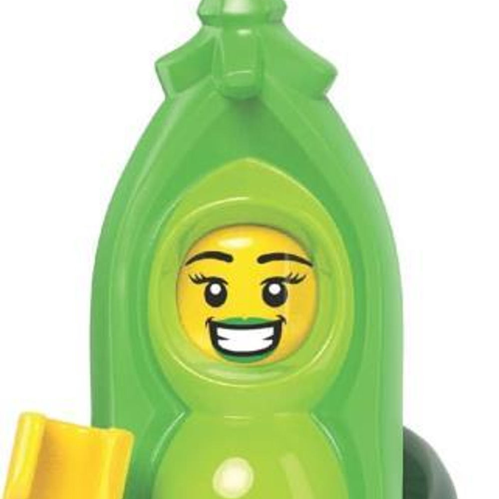 Sarı yüzlü ve gülümseyen ağızlı, bezelye kabuğu içinde yeşil Lego figürü.