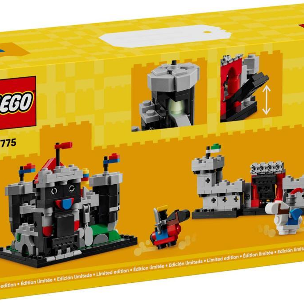 Kırmızı ve mavi bayraklı sarı ambalajda LEGO kale oyuncağı.
