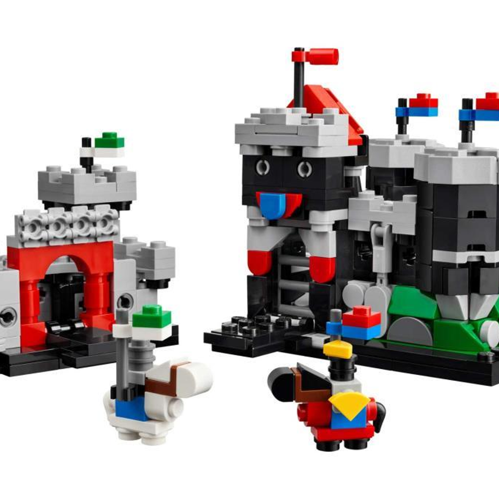 İki kuleli, hayvanlı ve şövalyeli LEGO kale.