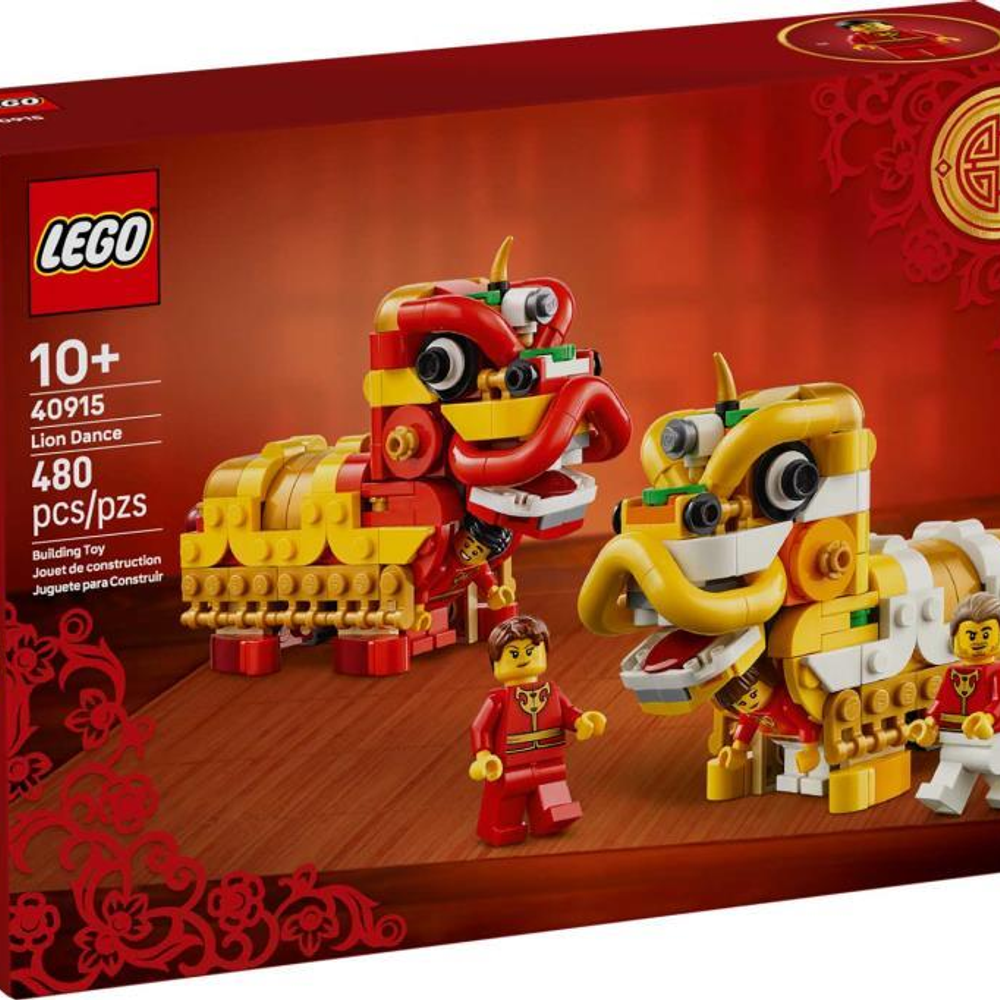 Set LEGO Danza del Leone con due leoni colorati e minifigure su sfondo rosso.