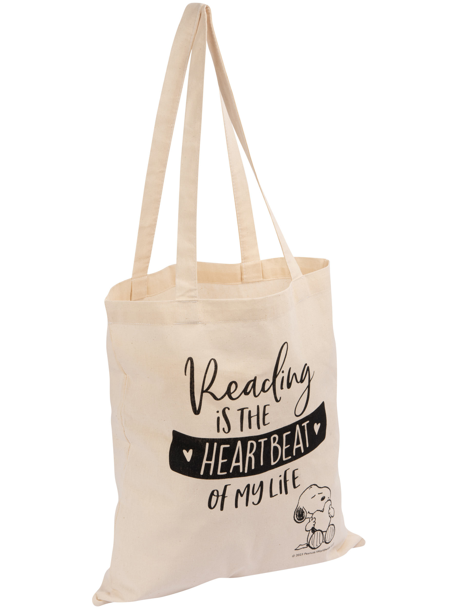 Eine beige Stofftasche mit Snoopy und dem Aufdruck „Reading is the heartbeat of my life“.