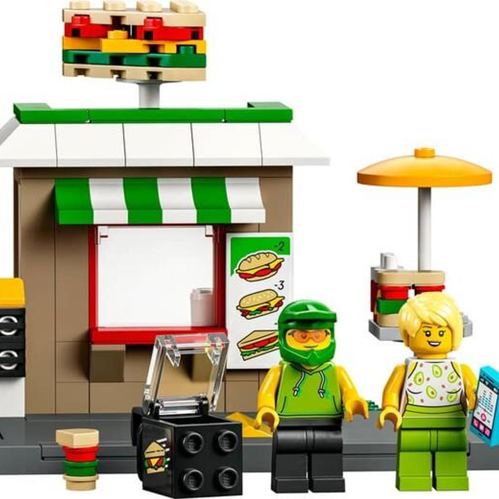 Lego yiyecek standı figürler, sandviçler, burger tabelası ve şemsiye ile.