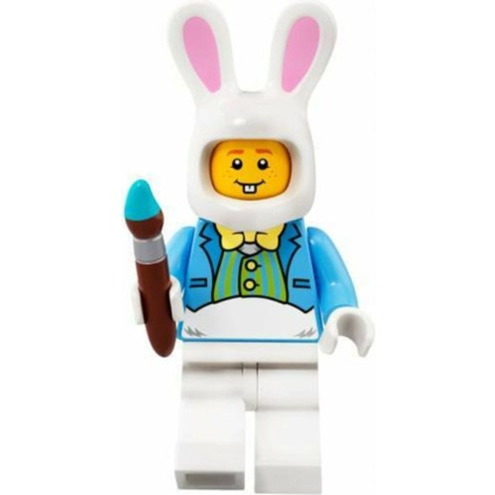 Una minifigure Lego in costume da coniglietto con pennello, giacca blu e papillon giallo.