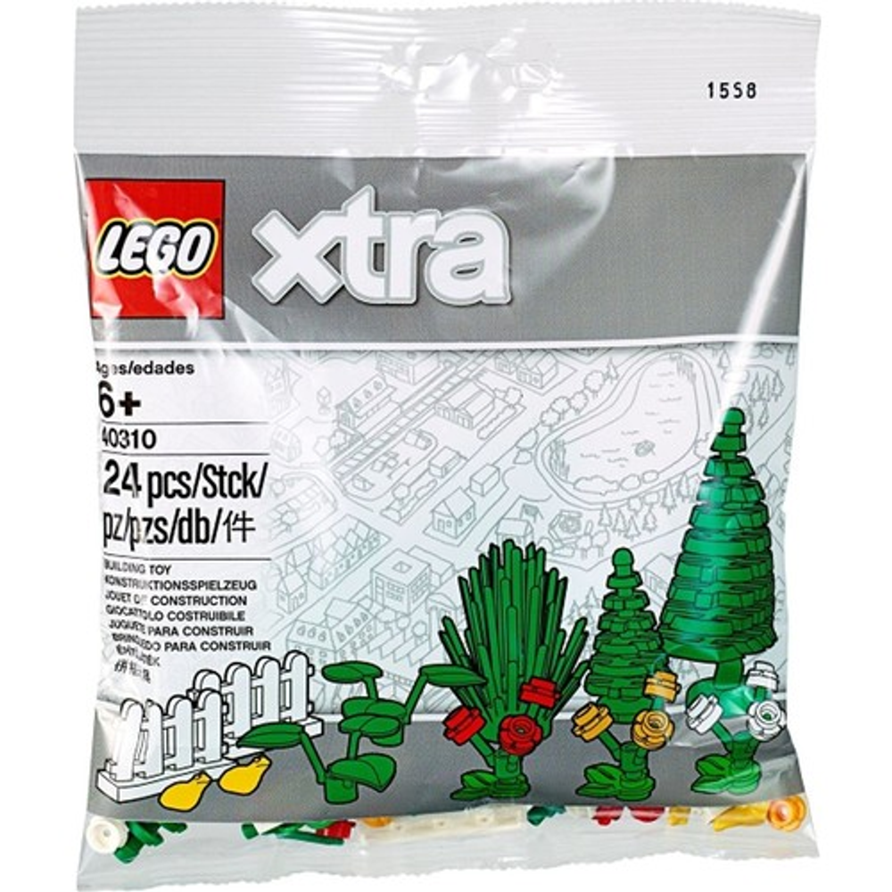 24 parçalık LEGO xtra paketi, yeşil ağaçlar ve çiçekler gösteriyor.