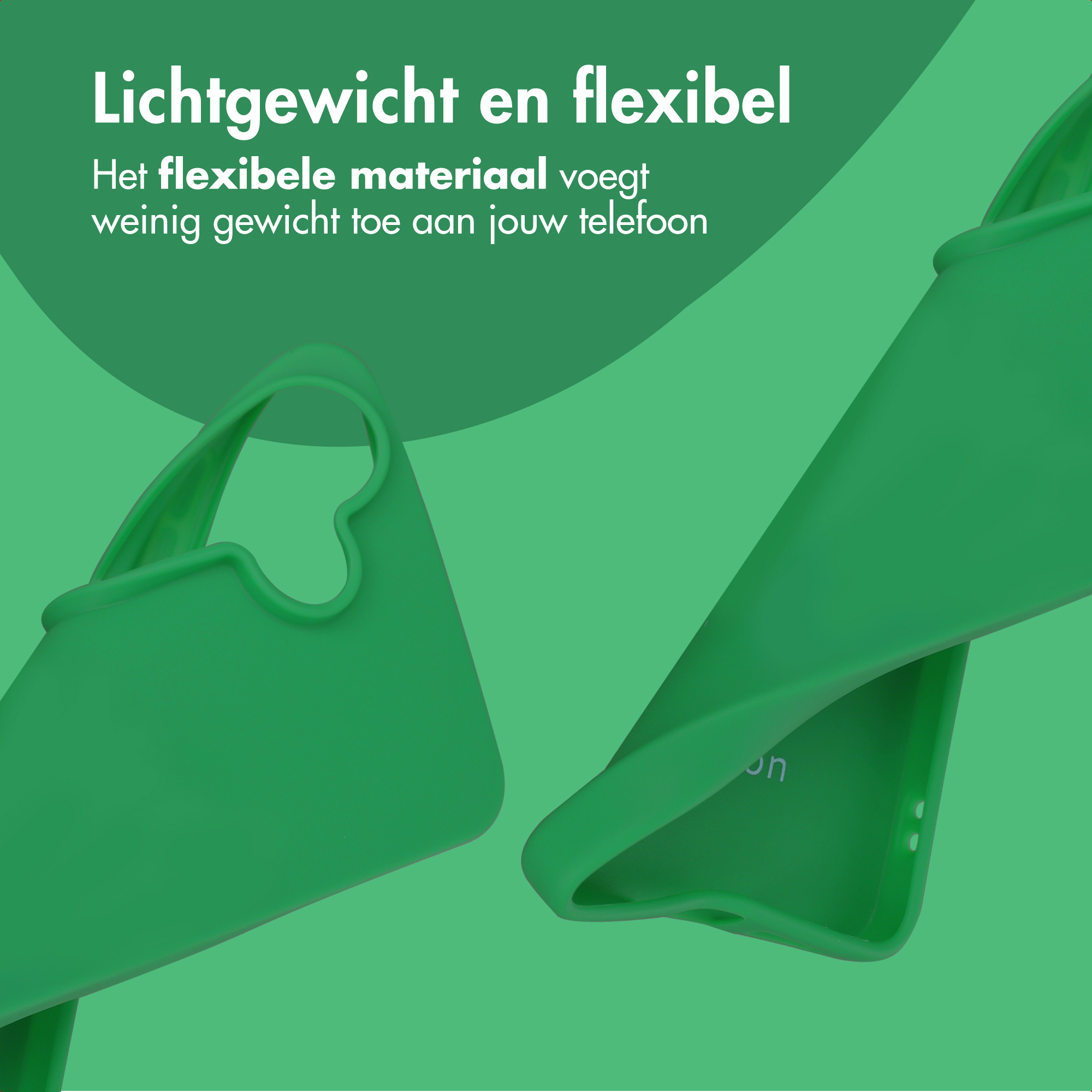 Deux coques de téléphone vertes sur fond vert. Une à gauche, l'autre à droite.