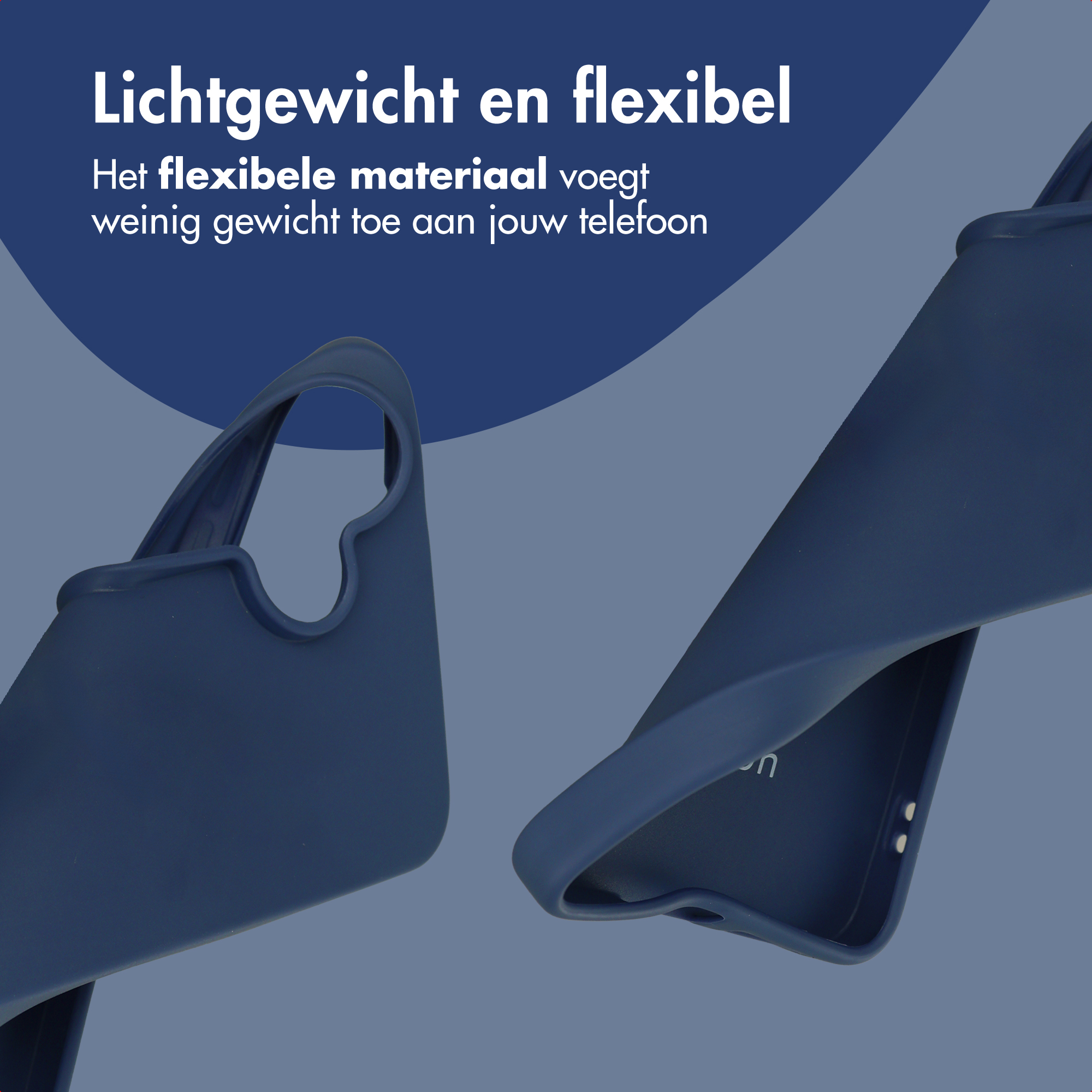 Deux coques de téléphone bleu foncé sur fond gris. Légères et flexibles.