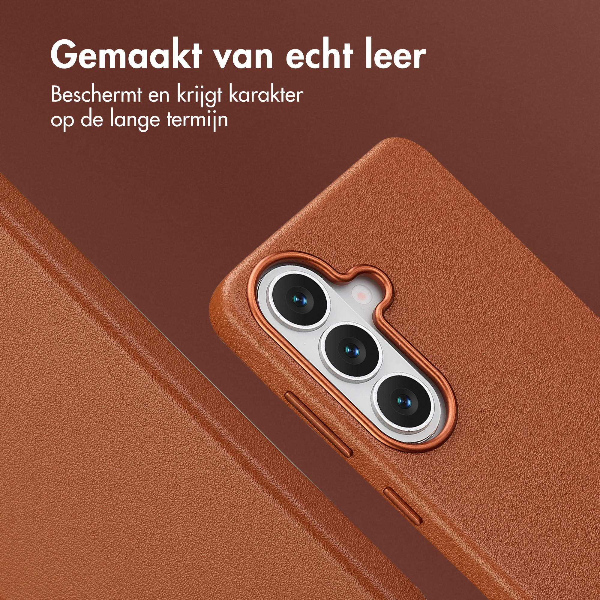Bruine lederen telefoonhoes met cameralenzen. Gemaakt van echt leer.