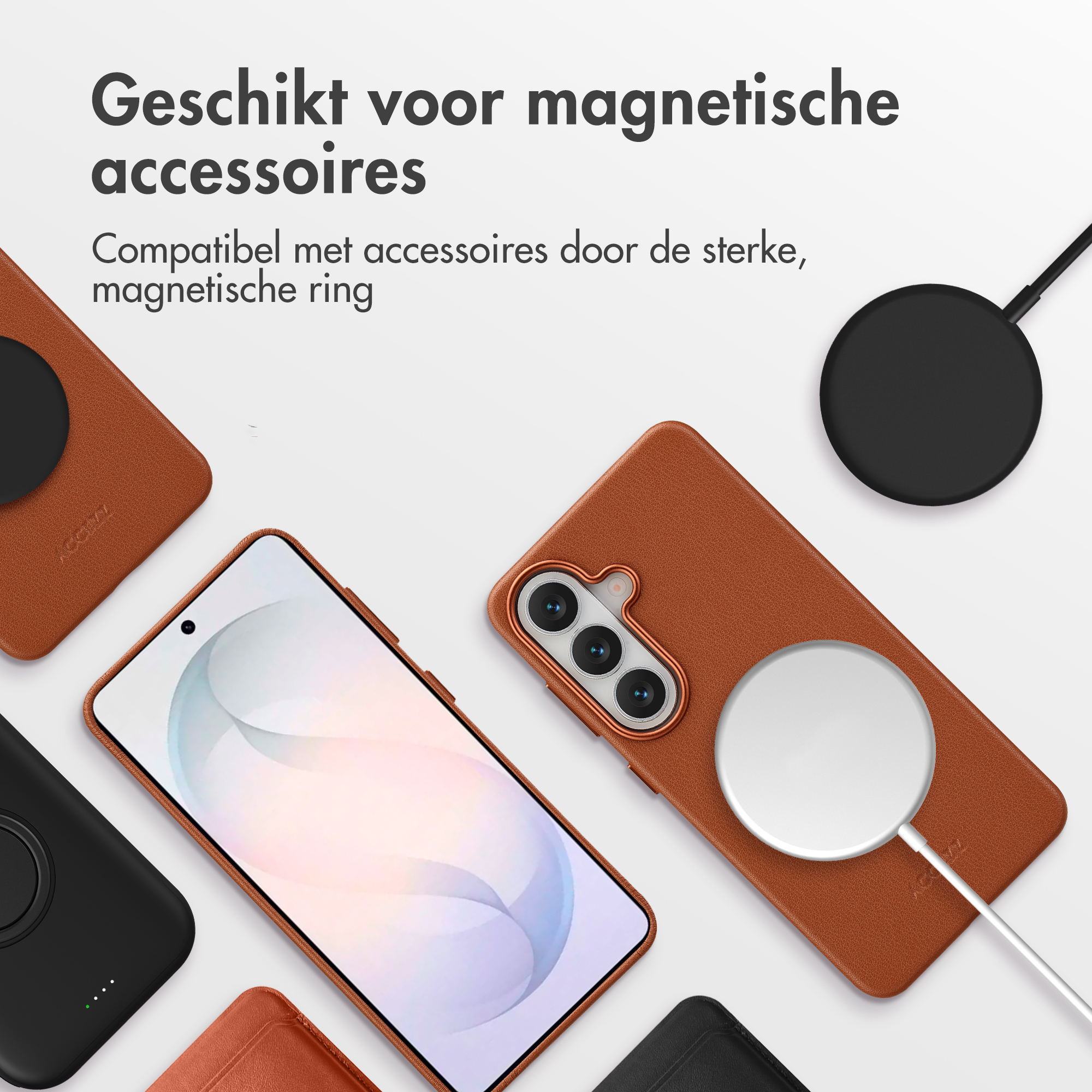 Bruine telefoonhoes met magneetring naast smartphone en oplaadkabel.