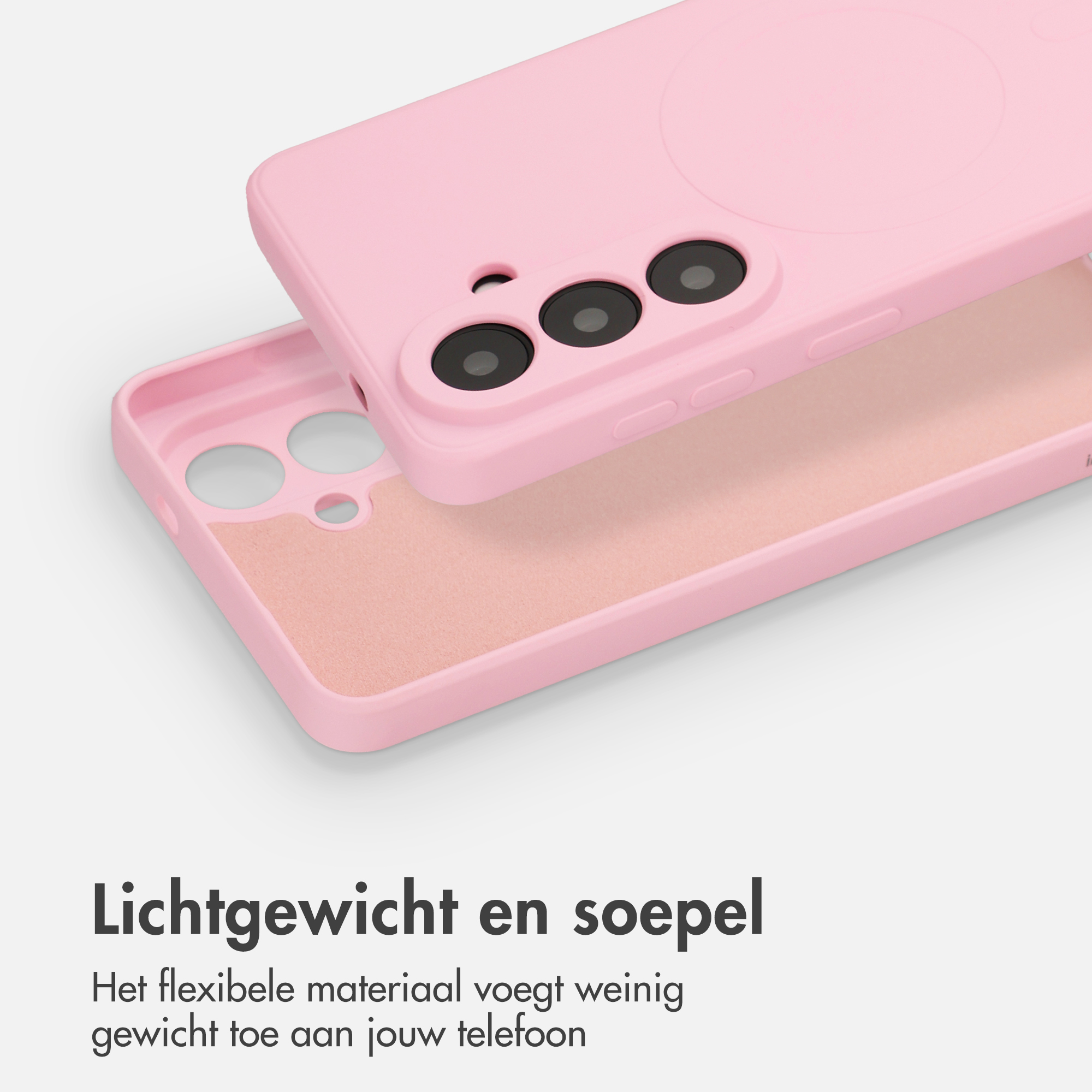 Une coque de téléphone rose avec découpe caméra sur fond clair.