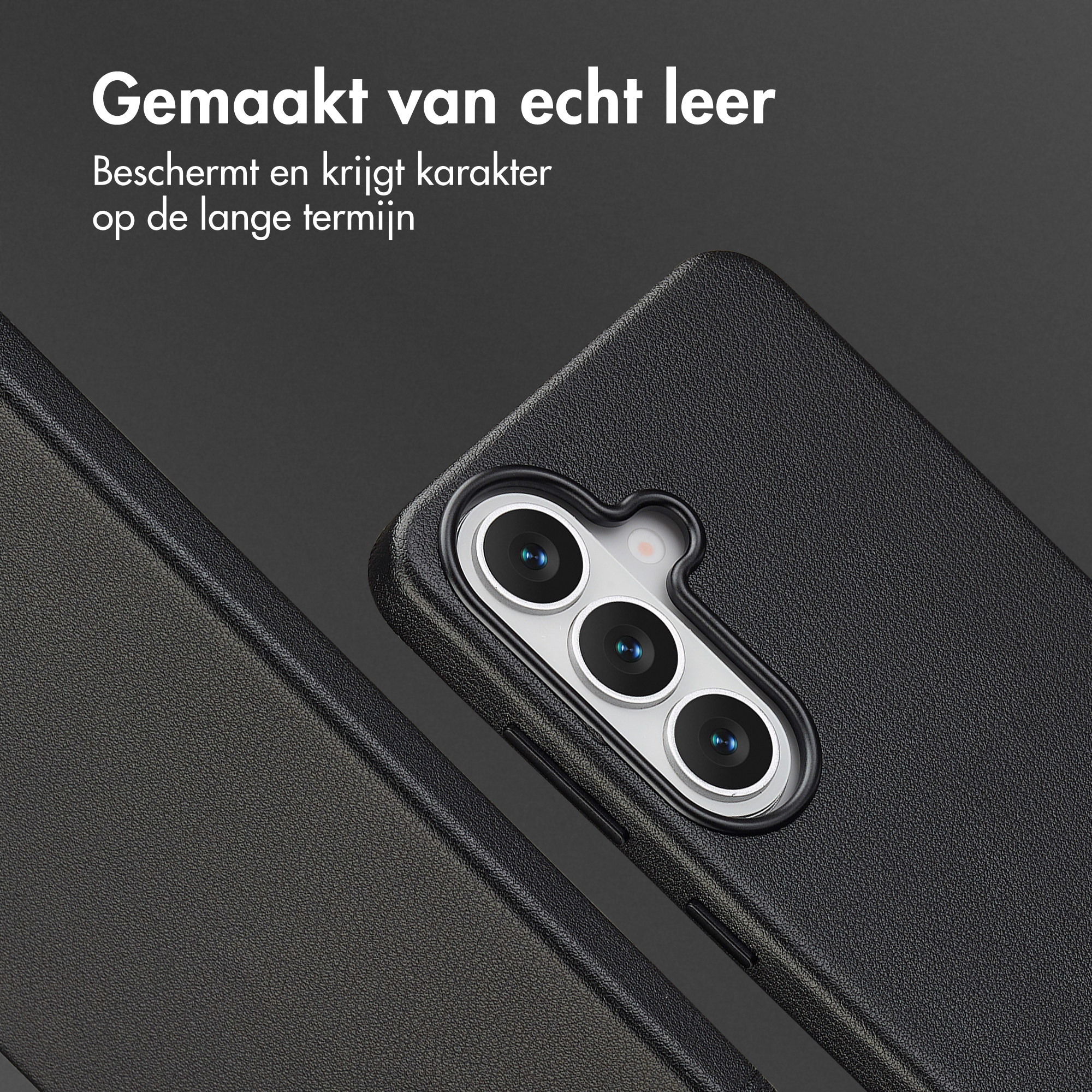 Zwarte lederen telefoonhoes met cameralenzen.