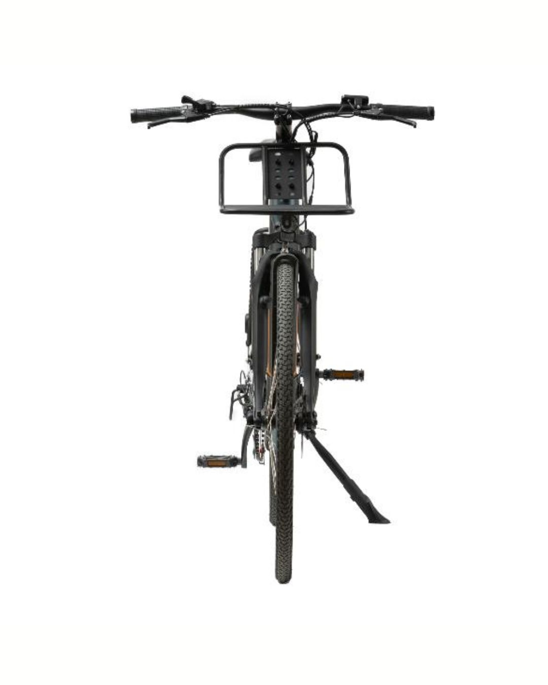 Vista frontale di una bicicletta nera con portapacchi anteriore e cavalletto.
