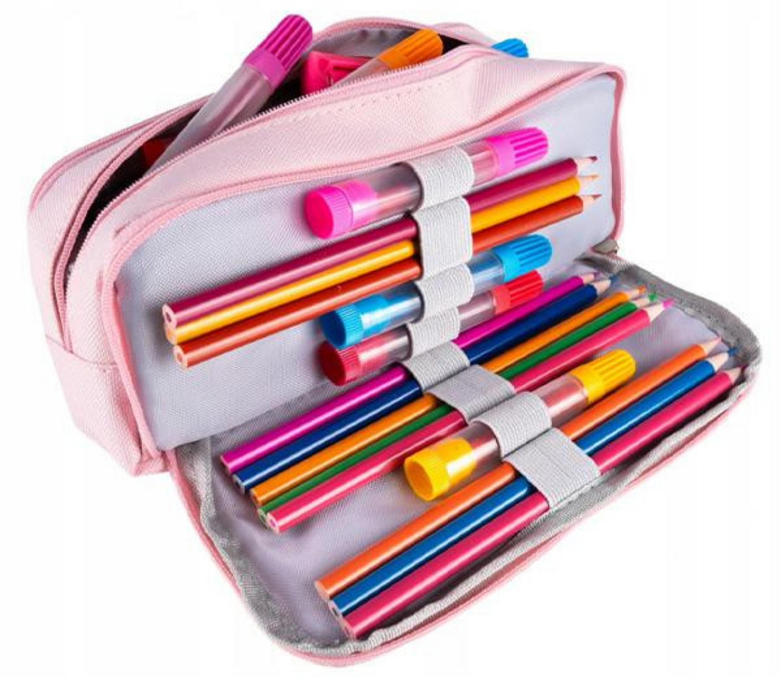 Un astuccio rosa pieno di numerose penne e pennarelli colorati.