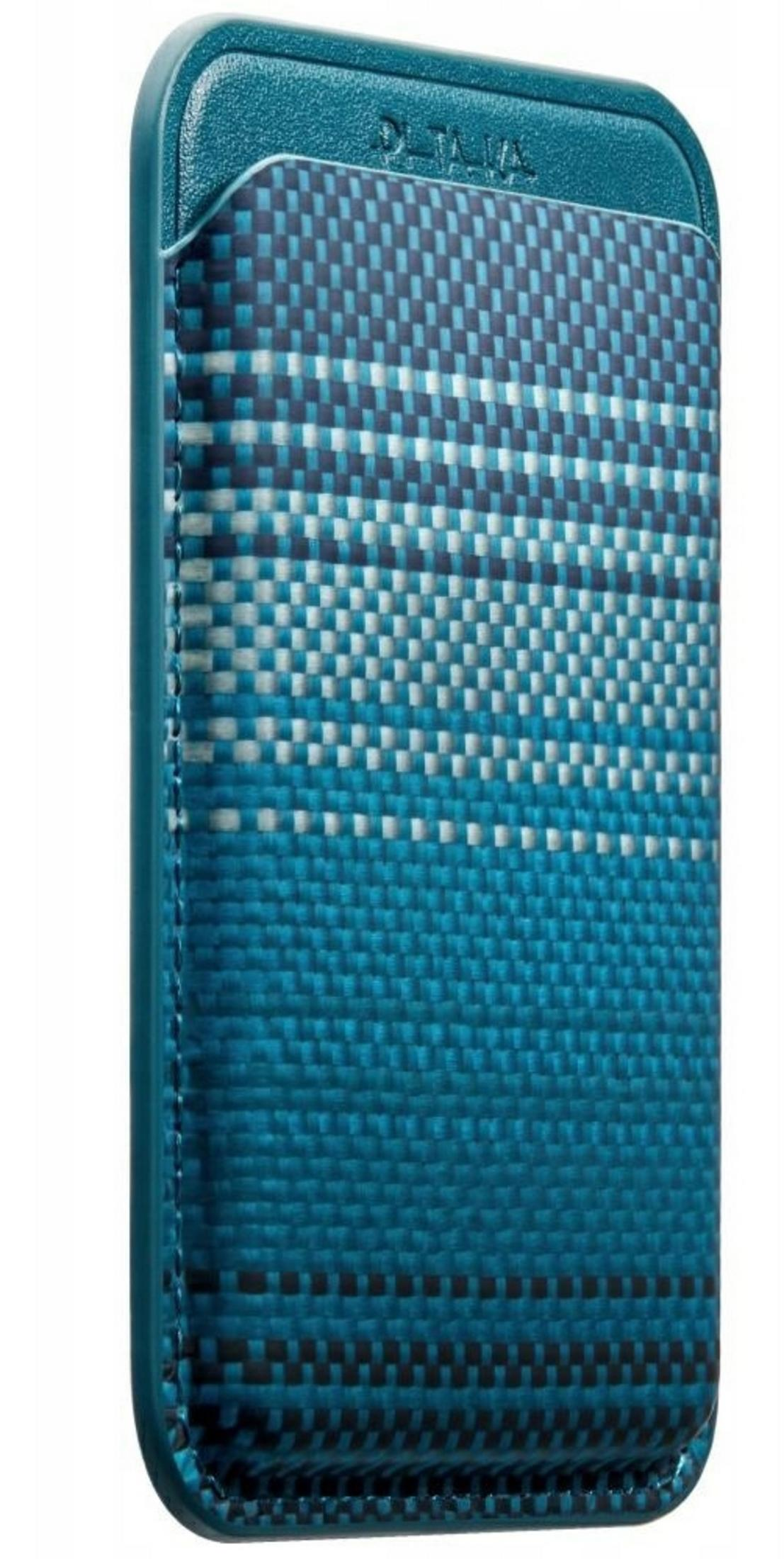 Funda azul verdoso con patrón de cuadros tejido en azules, blanco y negro.