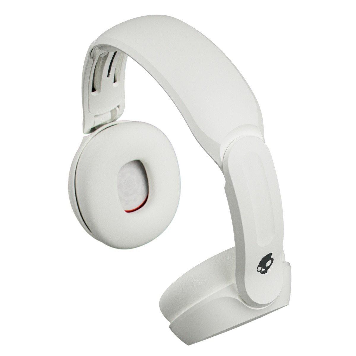 Yastıklı kulaklıkları ve kafa bandı olan beyaz kulaklık. Skullcandy logosu.