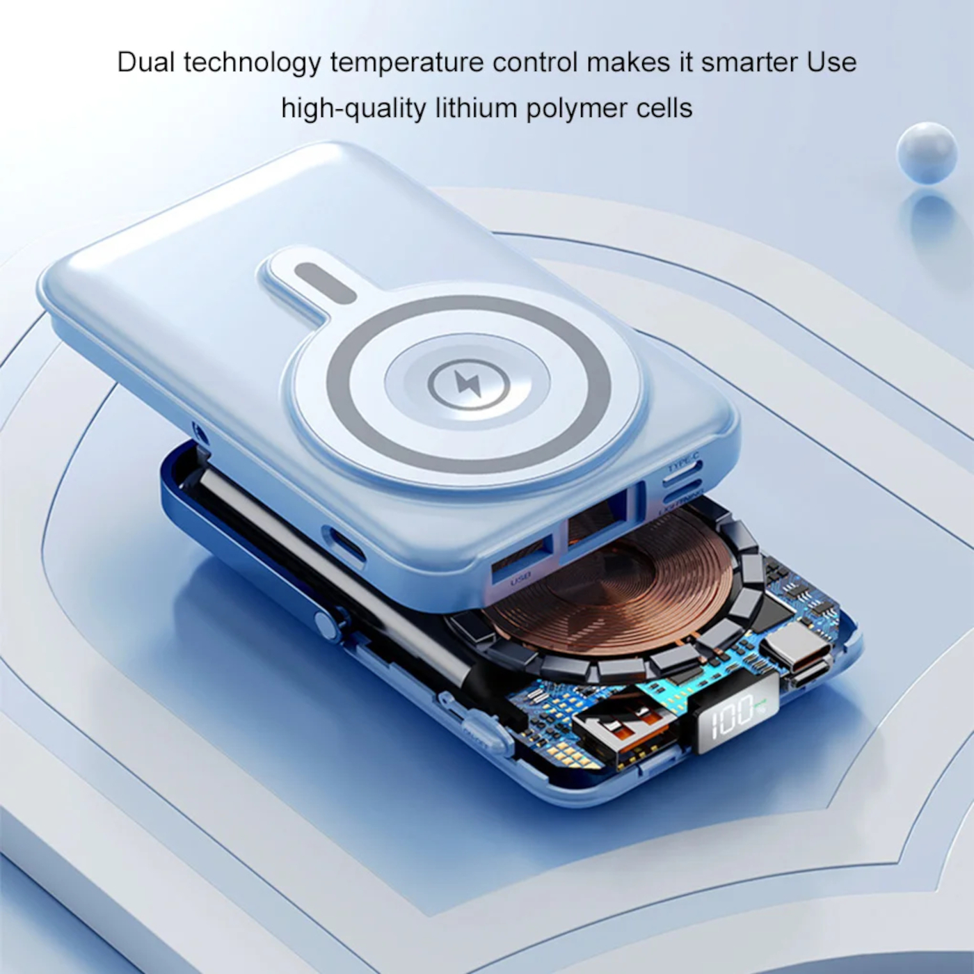 Ein aufgeschnittener blauer Powerbank mit Spule, Platine und 100%-Anzeige.