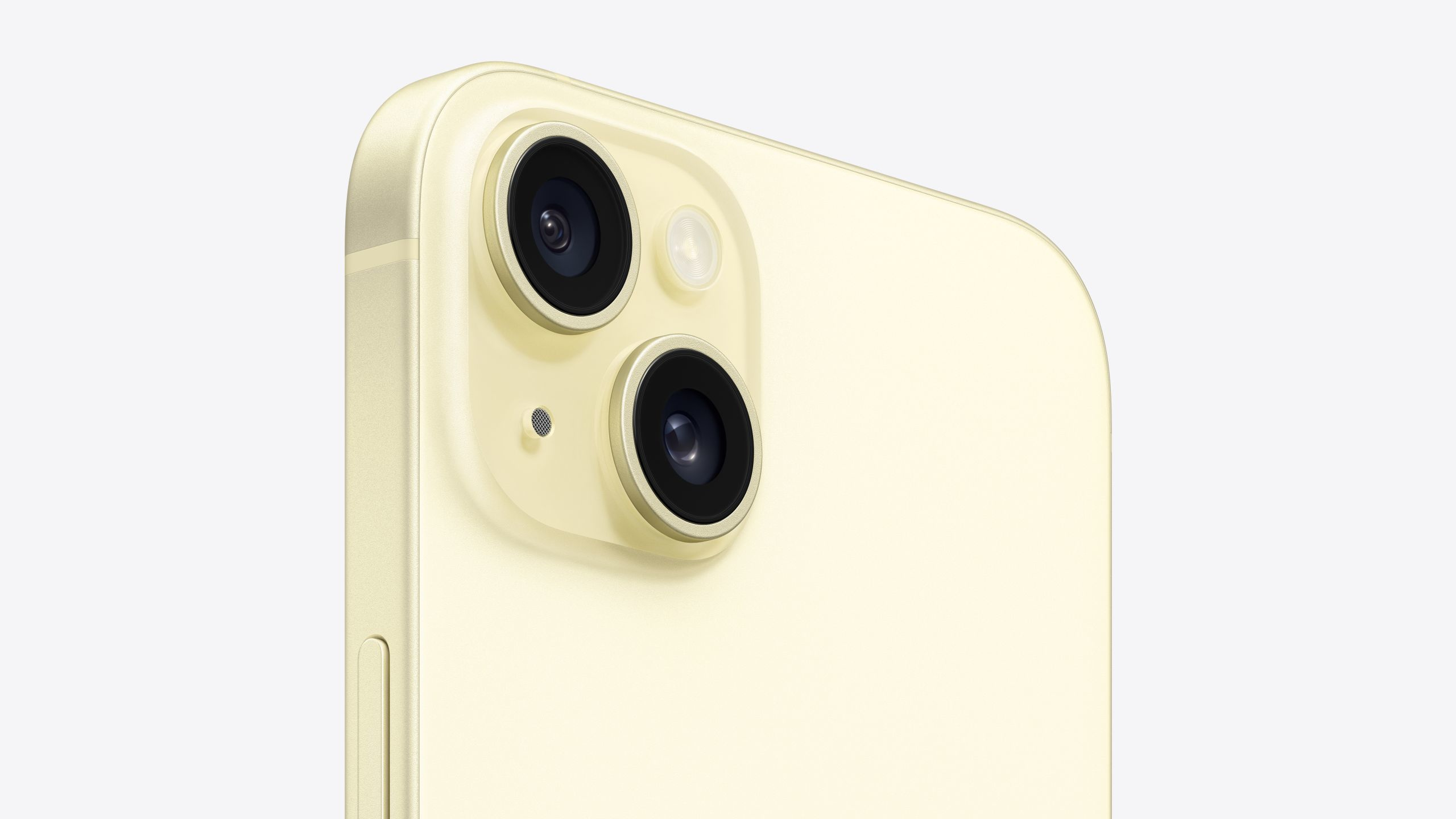Primer plano de la parte trasera de un smartphone amarillo, mostrando dos lentes de cámara y un flash sobre un fondo claro.