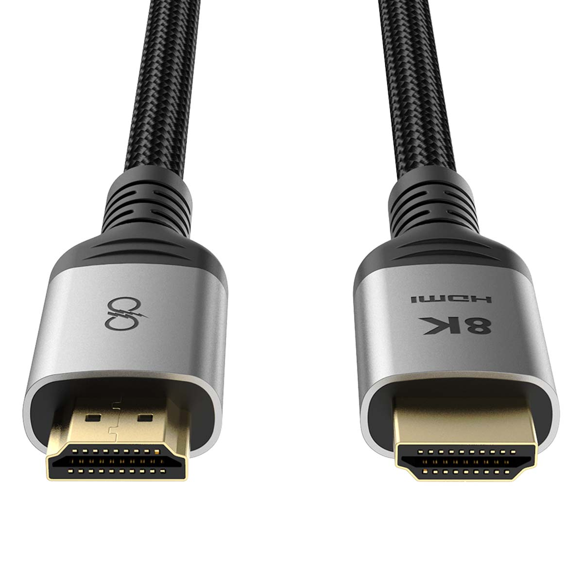 Zwei HDMI-Kabel mit 8K-Beschriftung und einem stilisierten Symbol auf silbernen Anschlüssen.