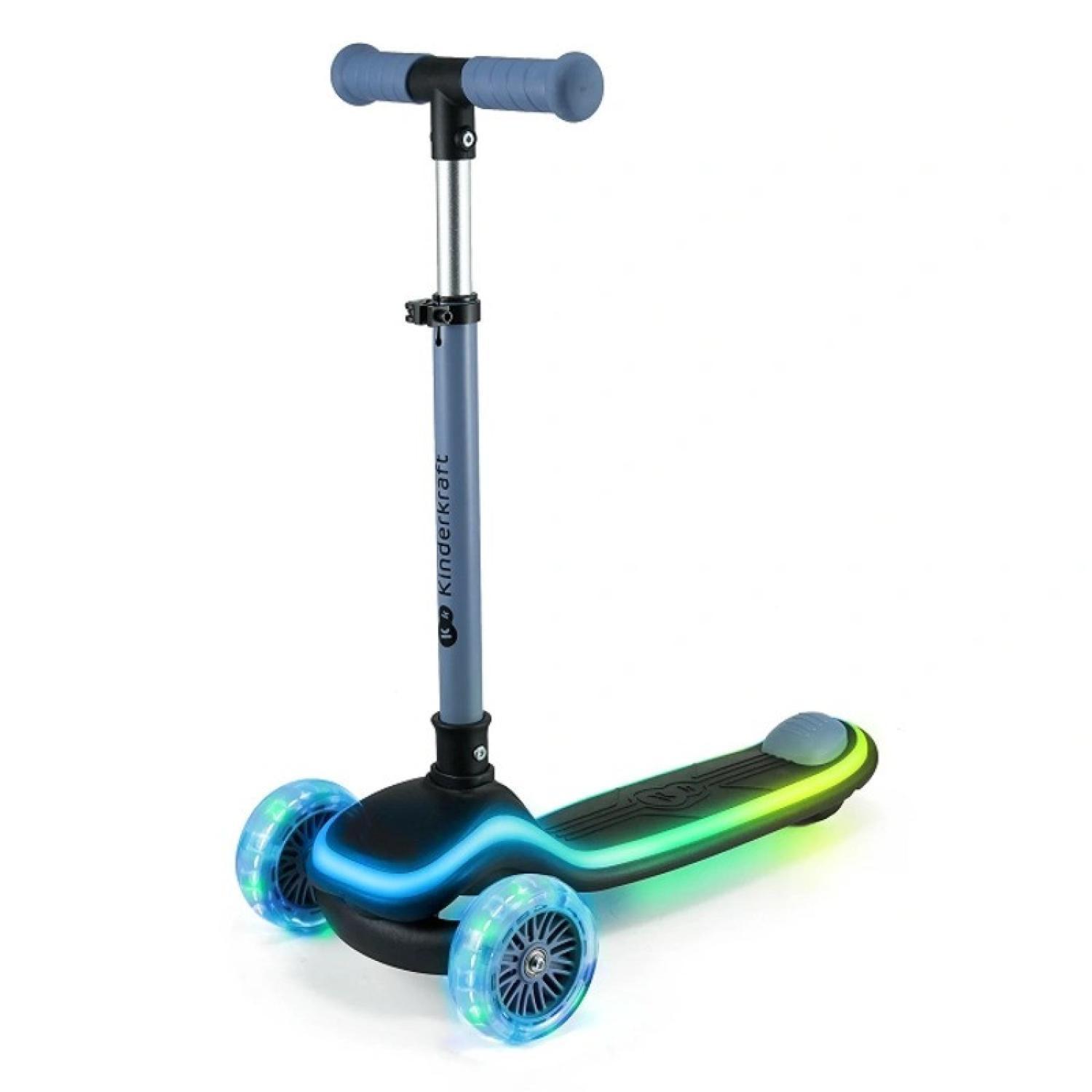 Ein dreirädriger Roller mit blauen Griffen, grauem Stiel und leuchtenden Rädern.