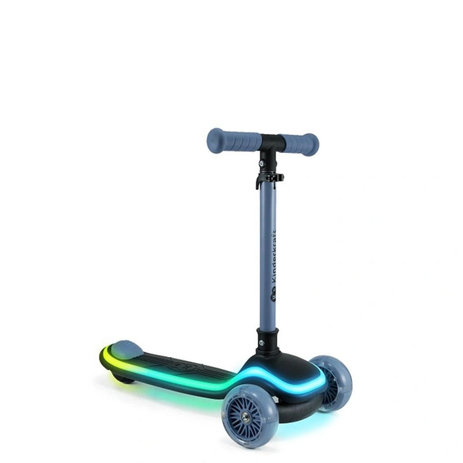 Ein dreirädriger Roller mit blauen Griffen und Lichtern in Gelb- und Grüntönen.