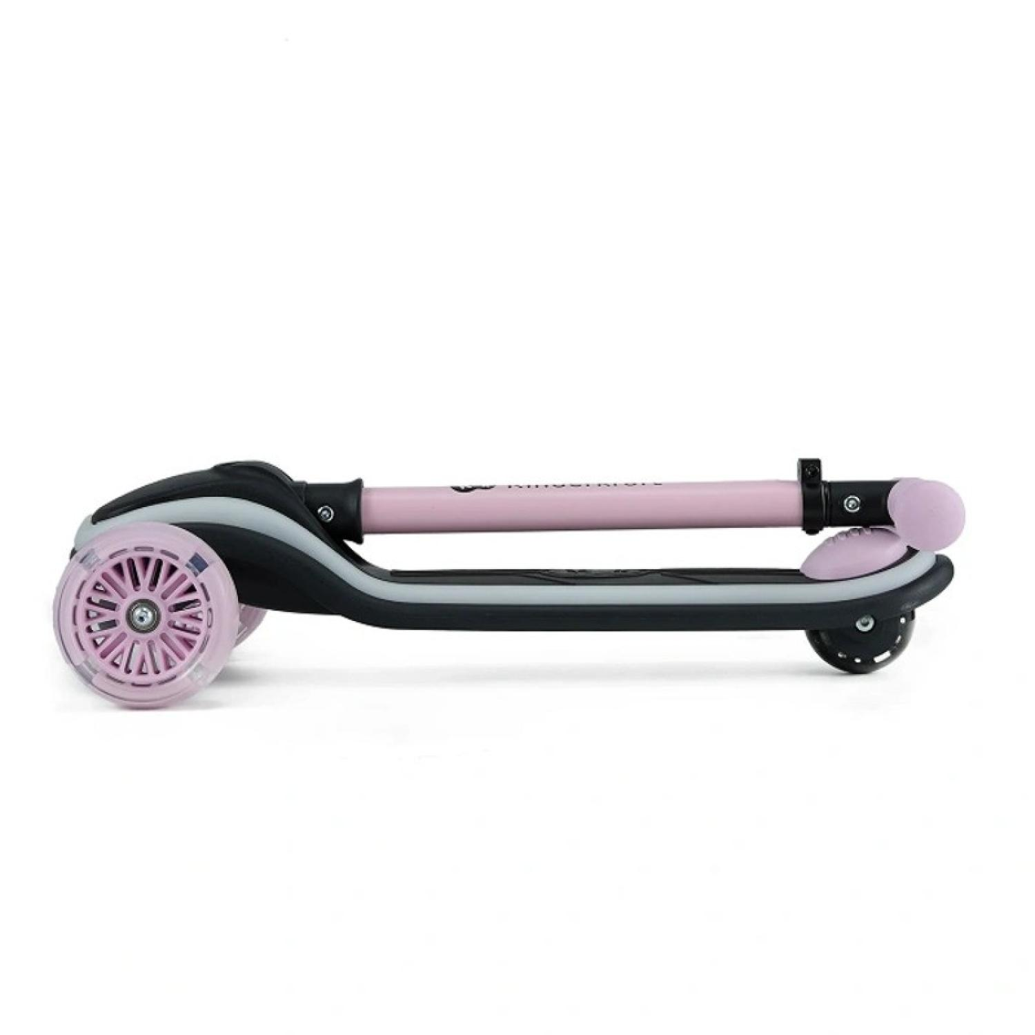Ein rosa und schwarzer Roller mit drei Rädern, zusammengeklappt.
