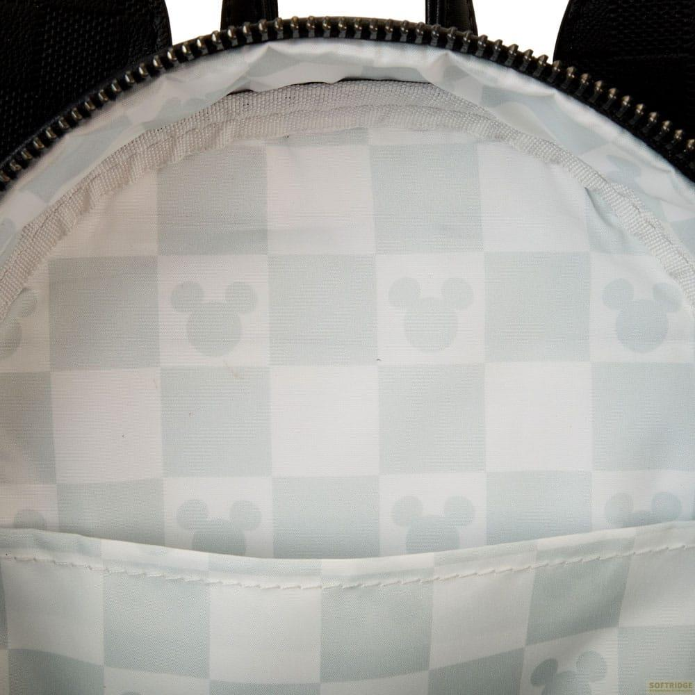 Innenansicht eines schwarzen Rucksacks mit kariertem Futter und Mickey-Maus-Motiv.