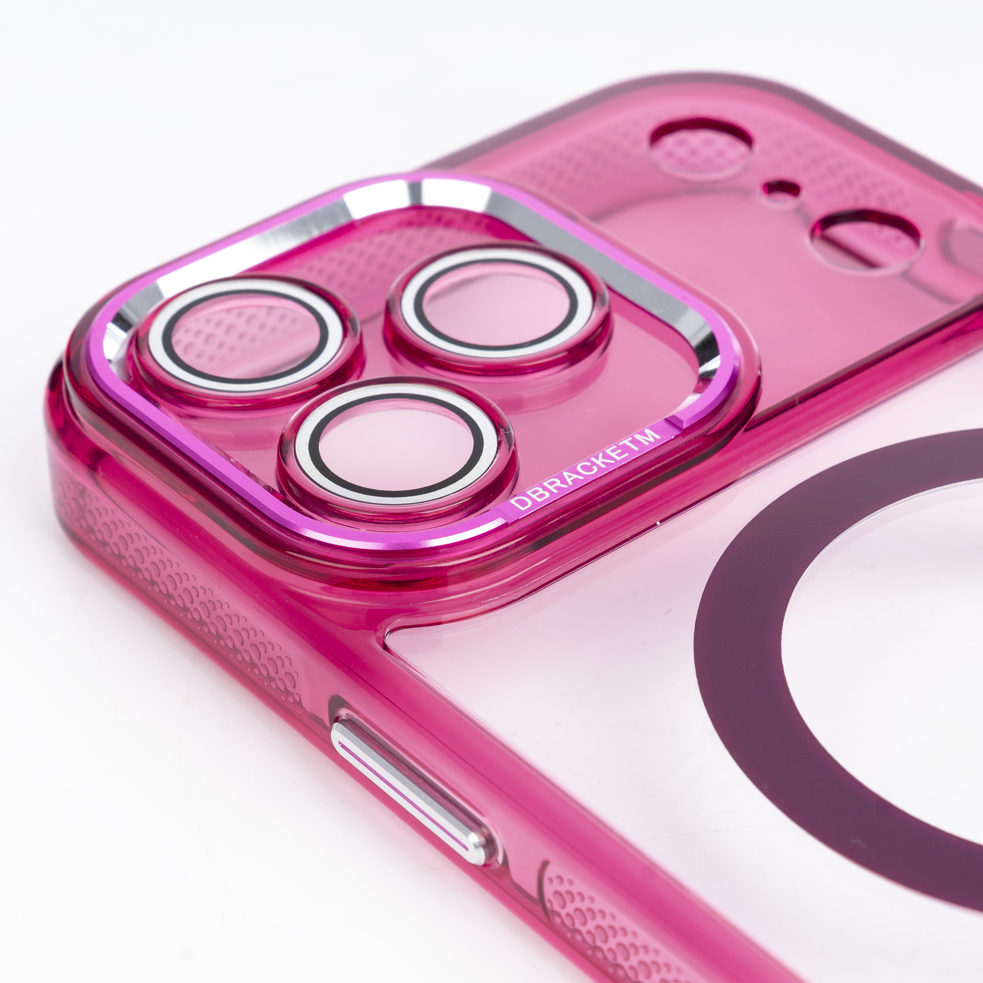 Custodia rosa trasparente per telefono con ritaglio fotocamera e accenti argento.