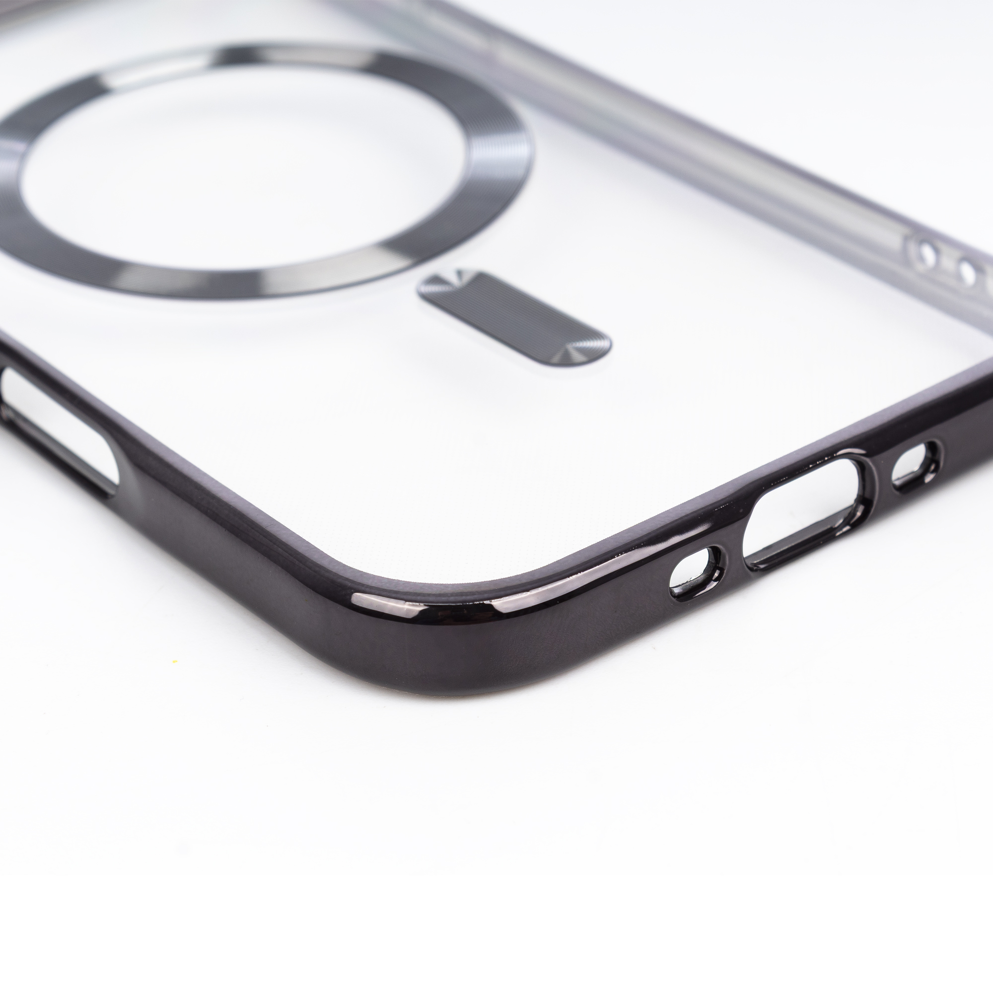 Custodia trasparente per telefono con bordo nero e anello magnetico.