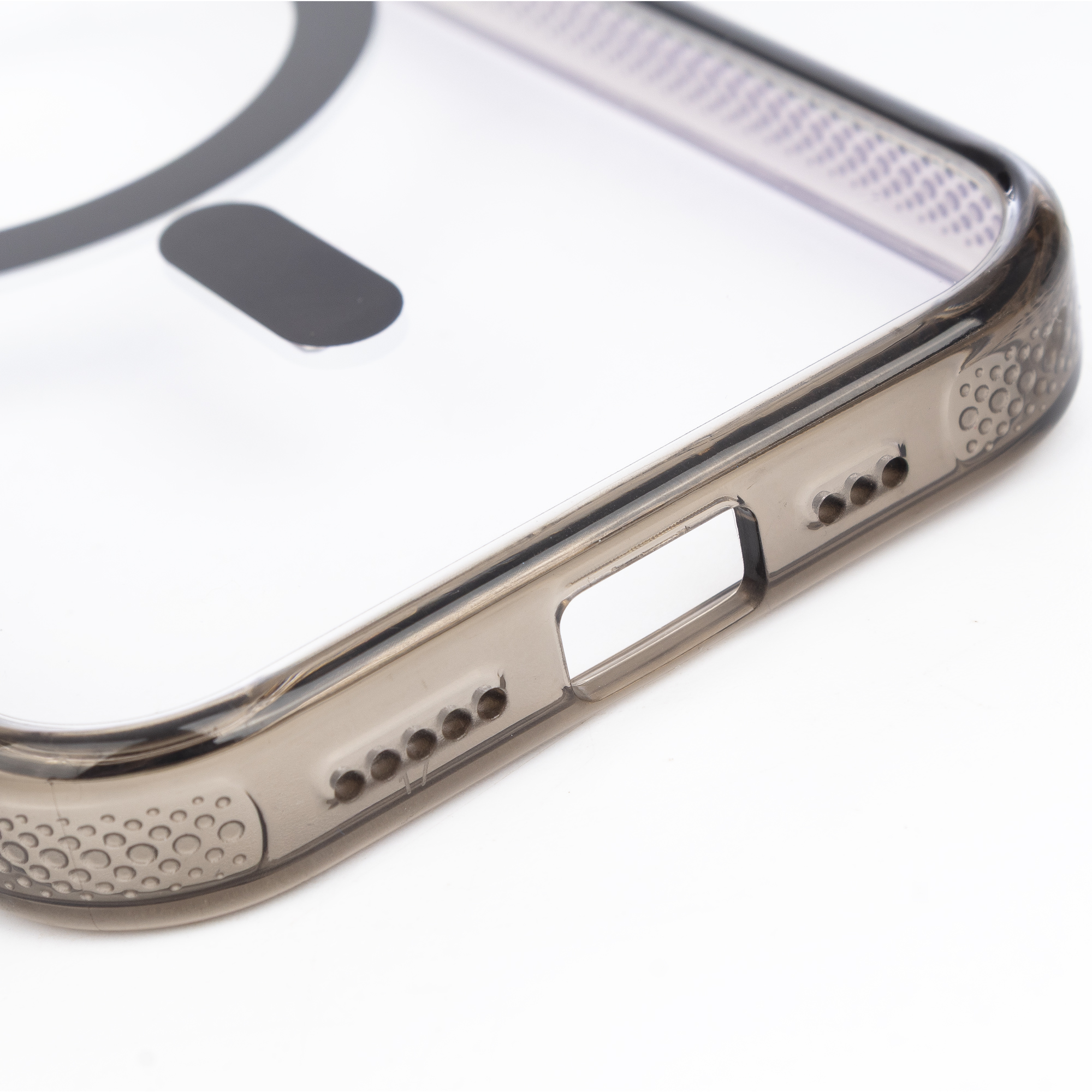 Custodia trasparente per telefono con bordo scuro e ritagli per porte.