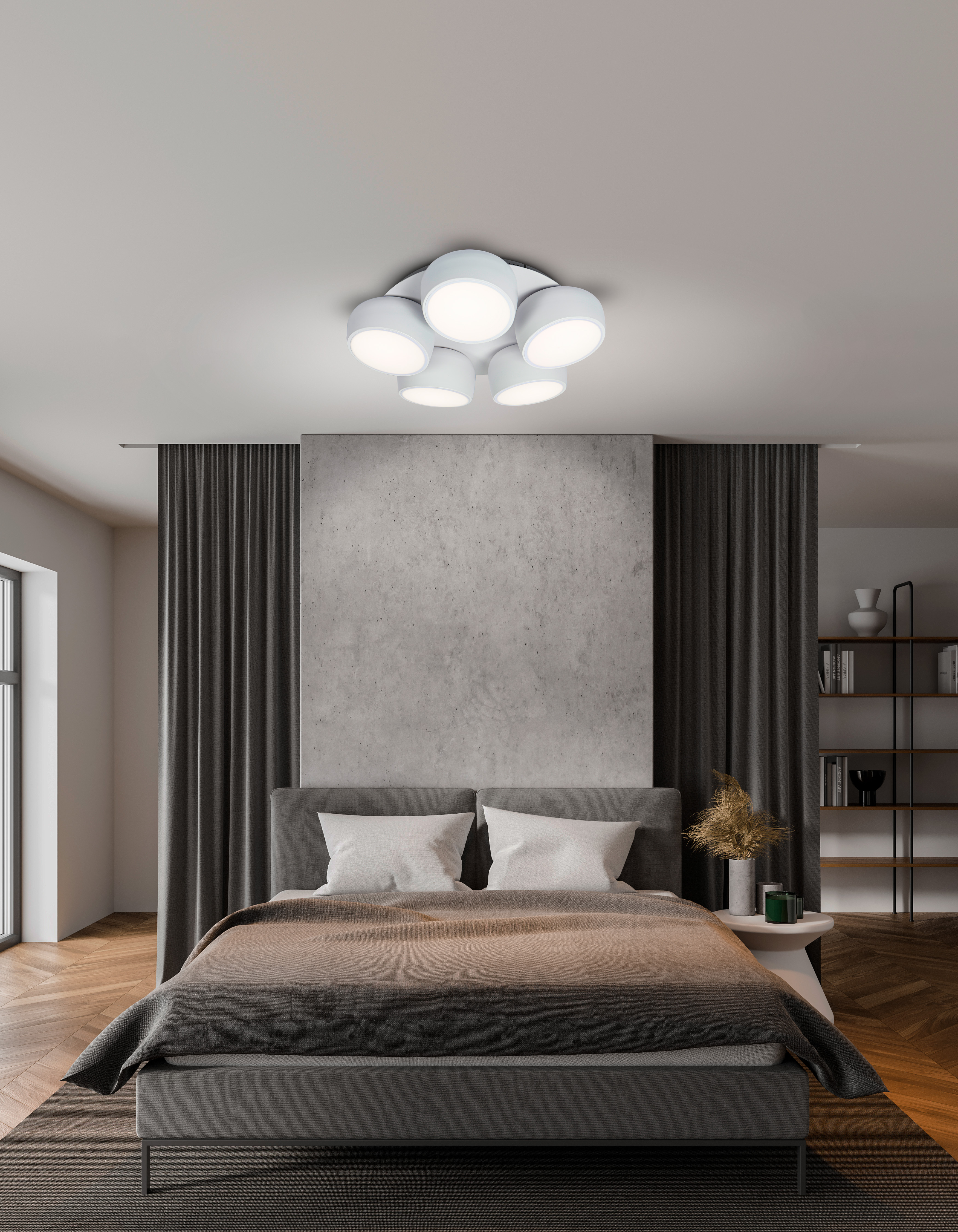Ein modernes Schlafzimmer mit einem großen Bett, Zementwand, Vorhängen und Nachttisch.