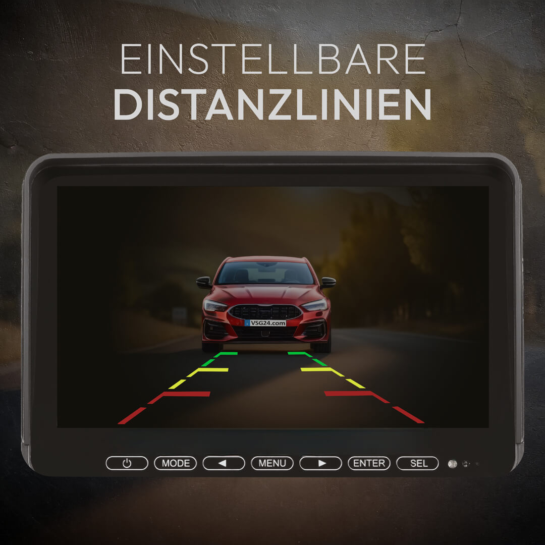 Rückfahrkamera zeigt roten PKW mit Distanzlinien auf dem Bildschirm.