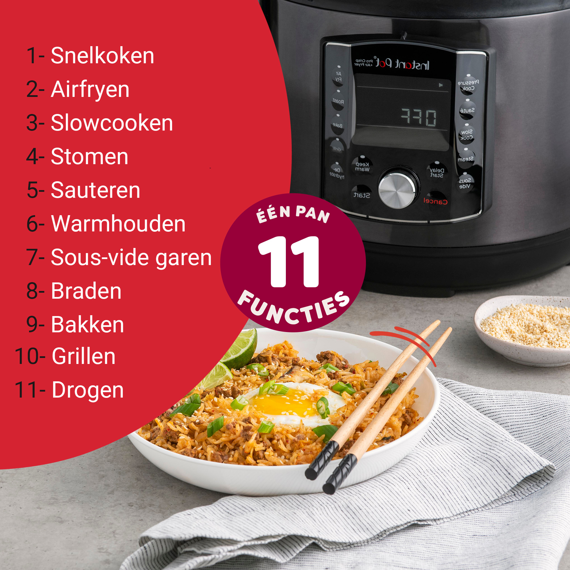 Garnki z menu i miską ryżu, jajka i szczypiorku.
