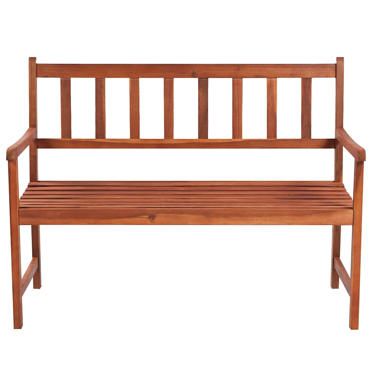 Eine braune Holzbank mit Lattenlehne und Sitzfläche auf weißem Hintergrund.