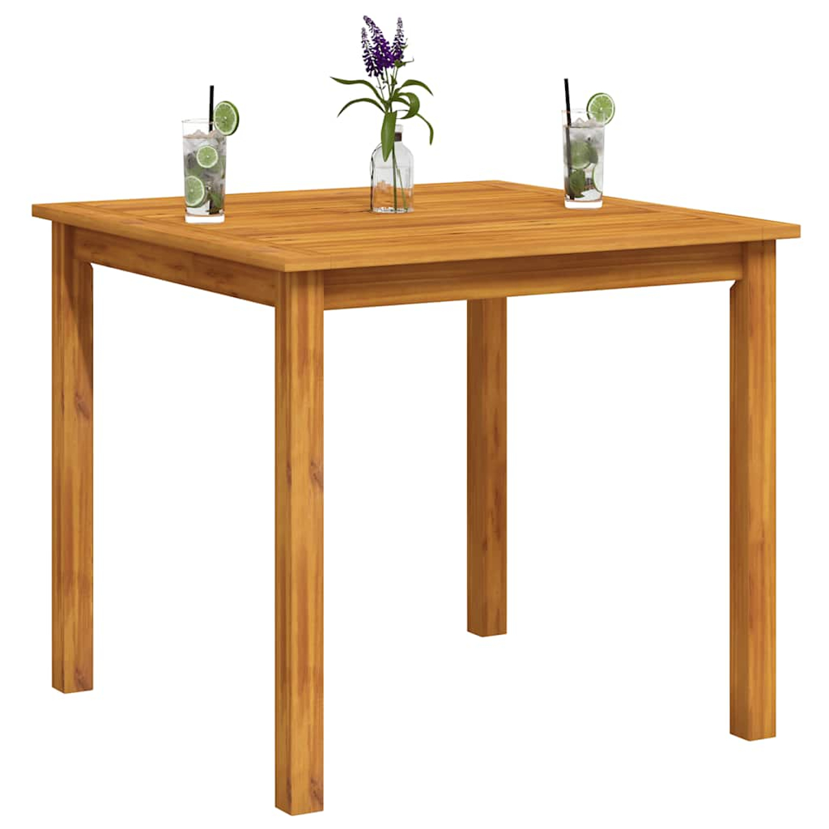 Holztisch mit zwei Getränken und einer Vase Blumen.