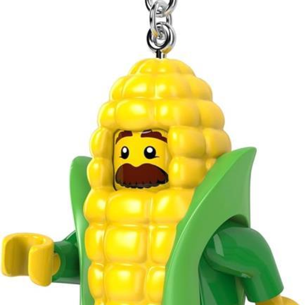 Yüzü ve yeşil yaprakları olan bir mısır koçanı şeklinde Lego anahtarlık.