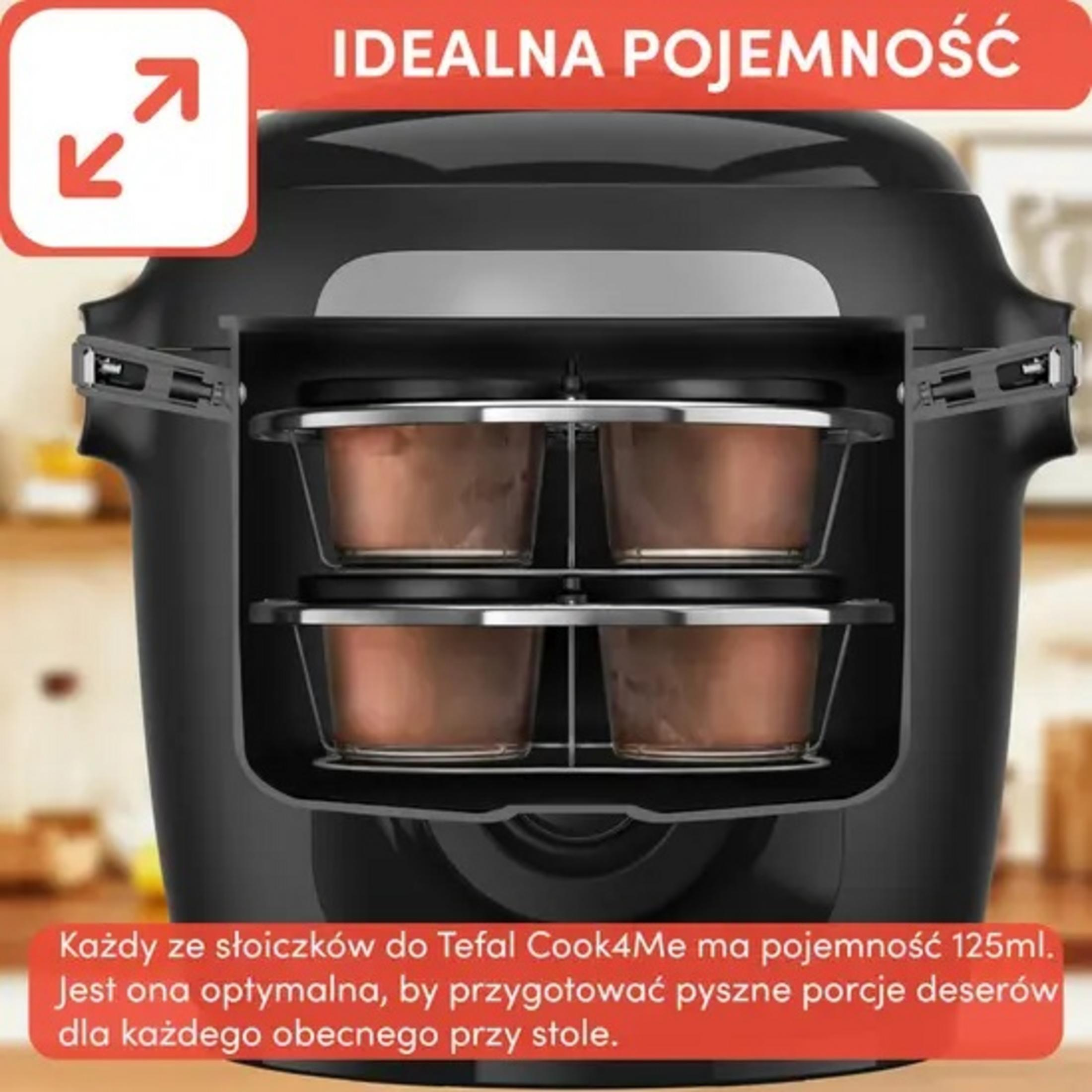 Multicooker nero con quattro vasetti di vetro da 125 ml all'interno.